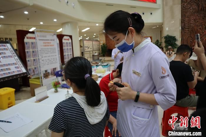 中新健康|广西“00后”壮医护士:从“小白”到“熟练工” 中新健康|广西“00后”壮医护士:从“小白”到“熟练工”