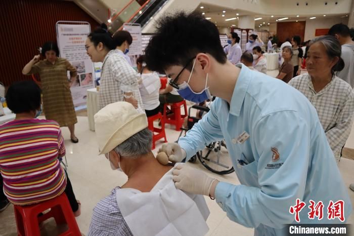 中新健康|广西“00后”壮医护士:从“小白”到“熟练工” 中新健康|广西“00后”壮医护士:从“小白”到“熟练工”